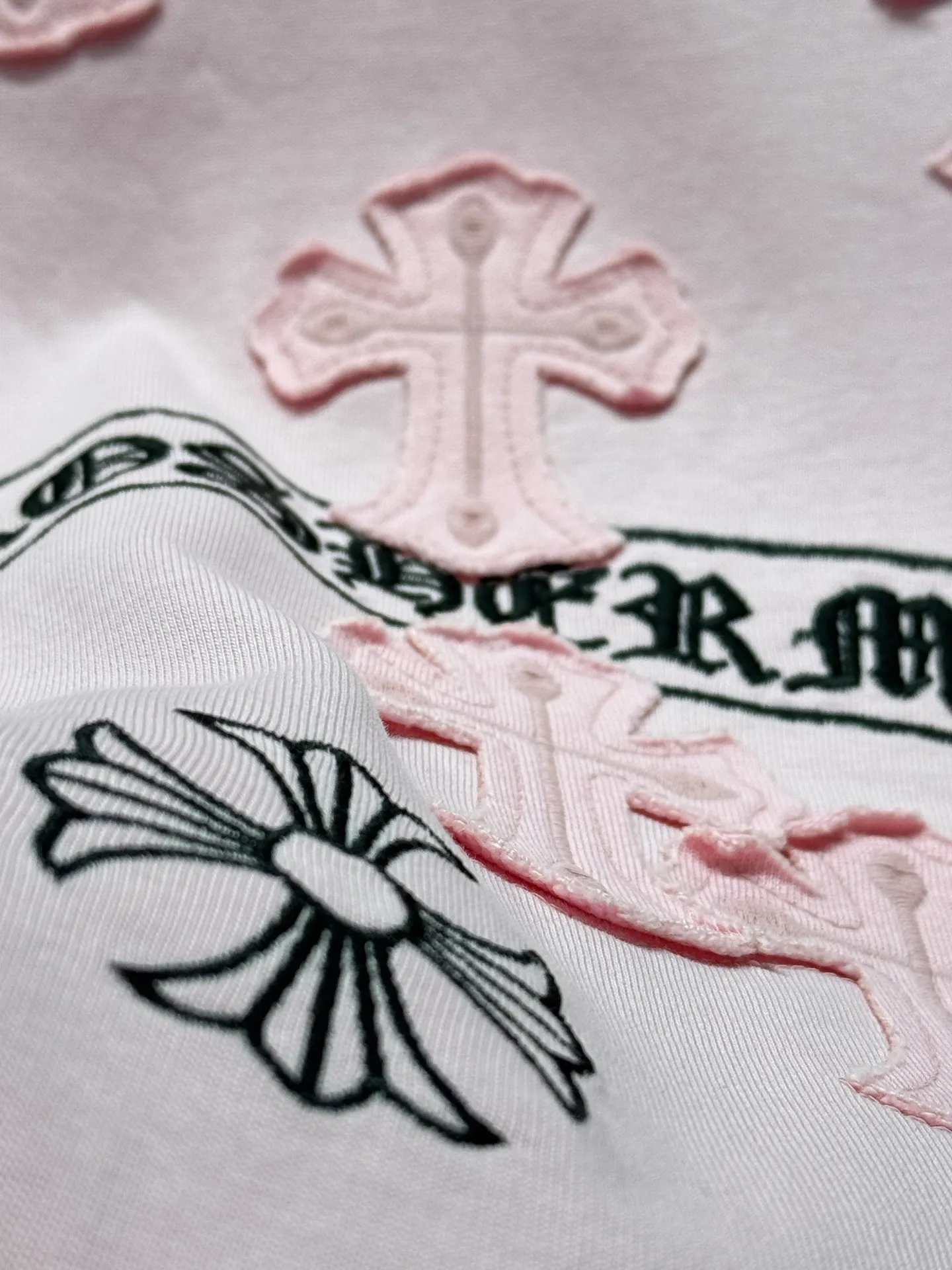 Chrome Hearts* ‼️ T ® 🖤 g ， ， ， 。 ➕ ， ， ， ， 。 ，Retro ， ， ! ， ， 。 ⚠️ ： ⚠️WJ 014 Same Style 𝐂𝐎𝐋𝐎𝐔𝐑：White Pink Black 𝐒𝐈𝐙𝐄：S-Xl